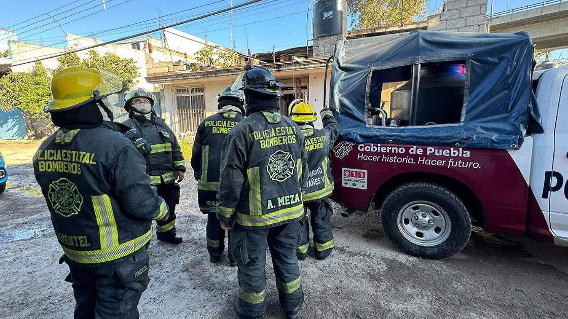 Un persona con quemaduras leves y una más con crisis nerviosa, dejó el incendio en una vivienda de San Jerónimo Caleras